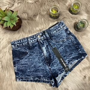 NWT Hidden High Rise Acid Wash Jean shorts